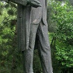 Karl Seitz Statue im Rathauspark